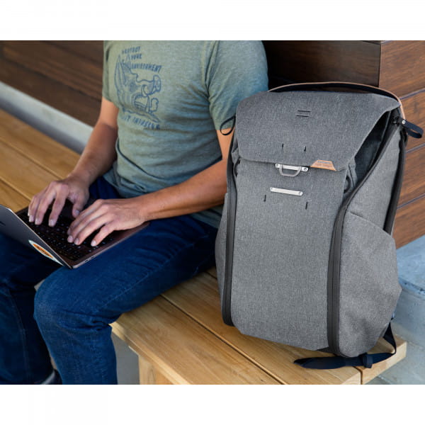 Peak Design Everyday Backpack V2 Foto-Rucksack 30 Liter - Charcoal (Dunkelgrau)